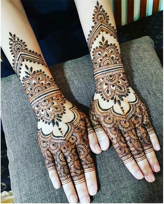 Stunning Dots With Tassel Along Simple Full Hand Mehndi Design